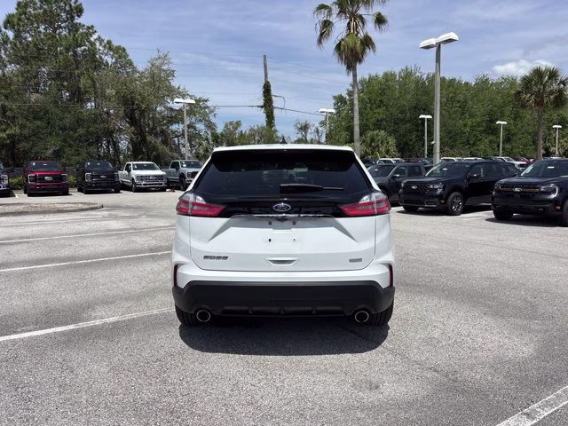 2020 Oxford White Ford Edge SE FWD SUV