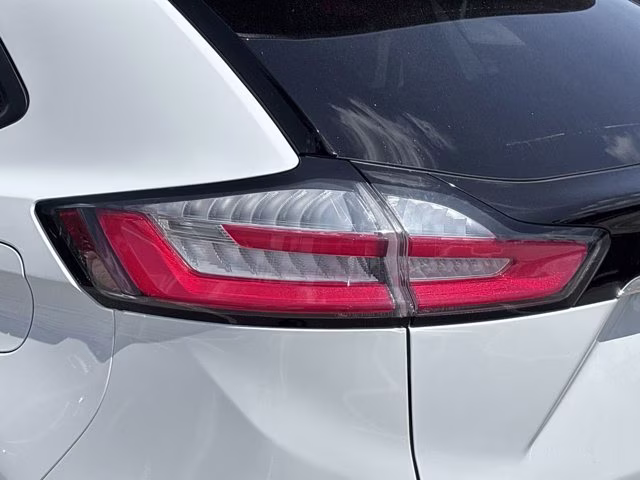 2020 Oxford White Ford Edge SE FWD SUV