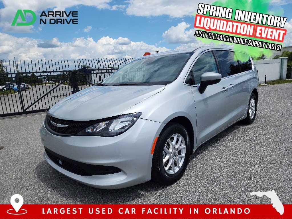 2023 Chrysler Voyager LX's photo