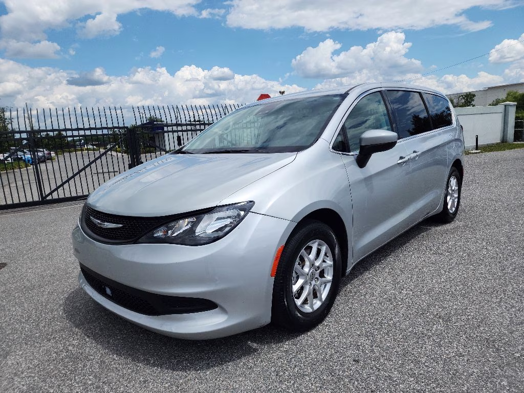 2023 Chrysler Voyager LX's photo