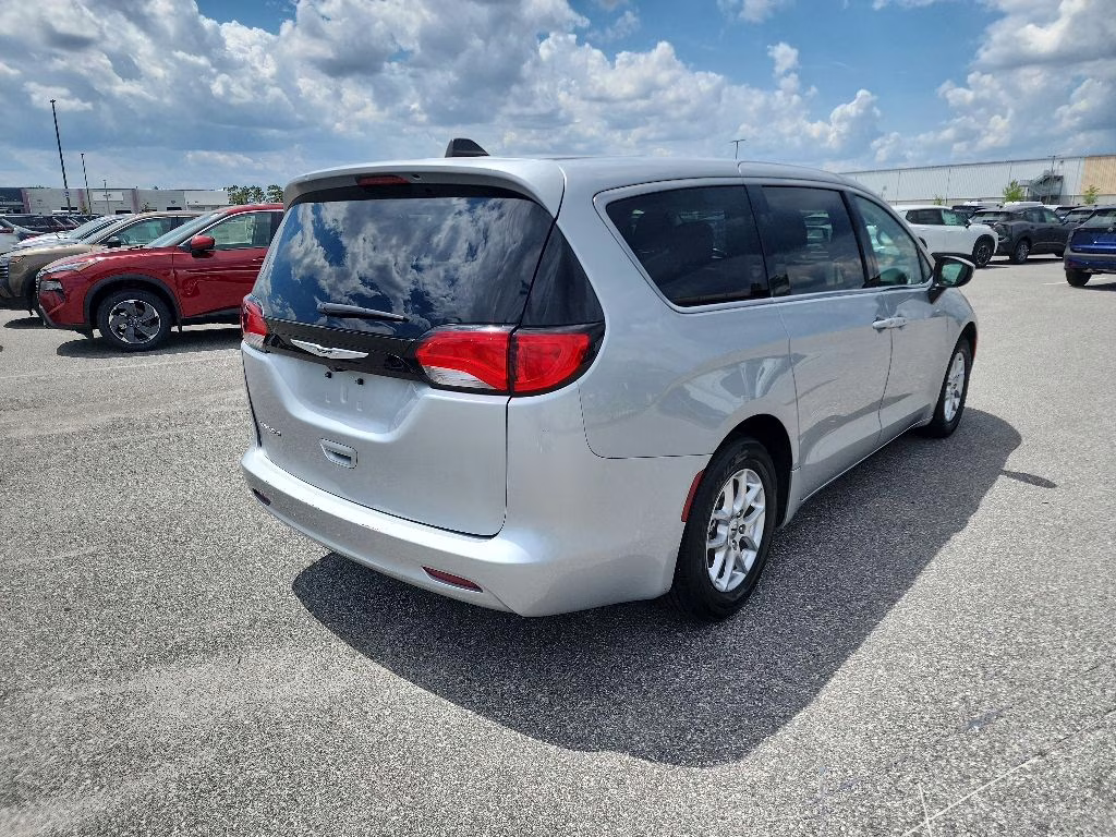 2023 Silver Mist Clearcoat Chrysler Voyager LX FWD Van