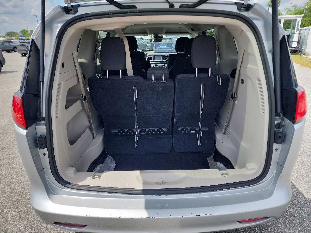 2023 Silver Mist Clearcoat Chrysler Voyager LX FWD Van