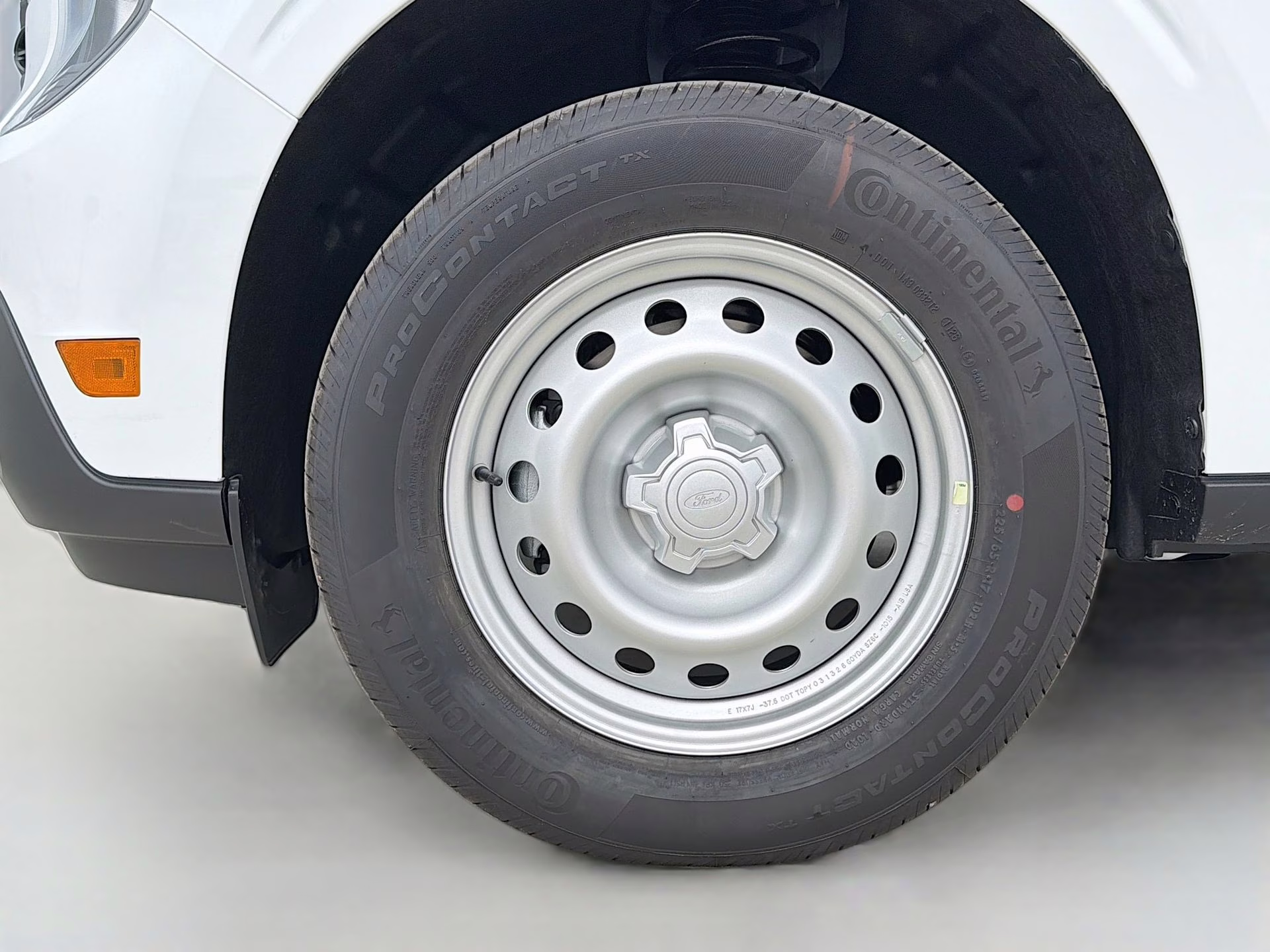 2026 Oxford White Ford Maverick XL FWD Truck
