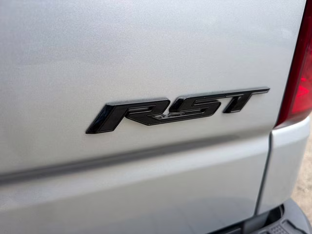 2021 Silver Ice Metallic Chevrolet Silverado 1500 RST 4X4 Truck