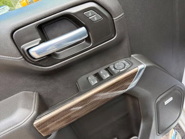 2021 Silver Ice Metallic Chevrolet Silverado 1500 RST 4X4 Truck