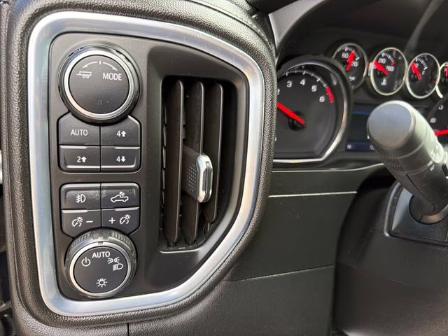 2021 Silver Ice Metallic Chevrolet Silverado 1500 RST 4X4 Truck