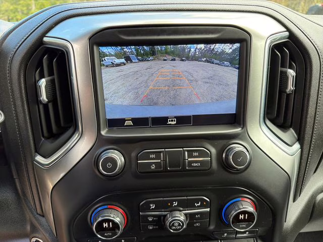 2021 Silver Ice Metallic Chevrolet Silverado 1500 RST 4X4 Truck