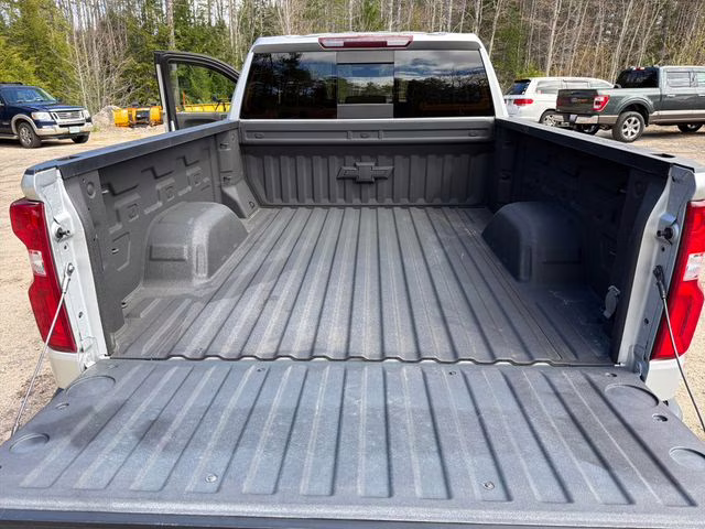 2021 Silver Ice Metallic Chevrolet Silverado 1500 RST 4X4 Truck