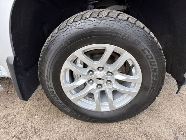 2021 Silver Ice Metallic Chevrolet Silverado 1500 RST 4X4 Truck