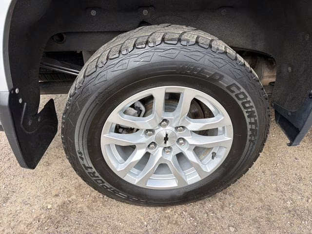 2021 Silver Ice Metallic Chevrolet Silverado 1500 RST 4X4 Truck
