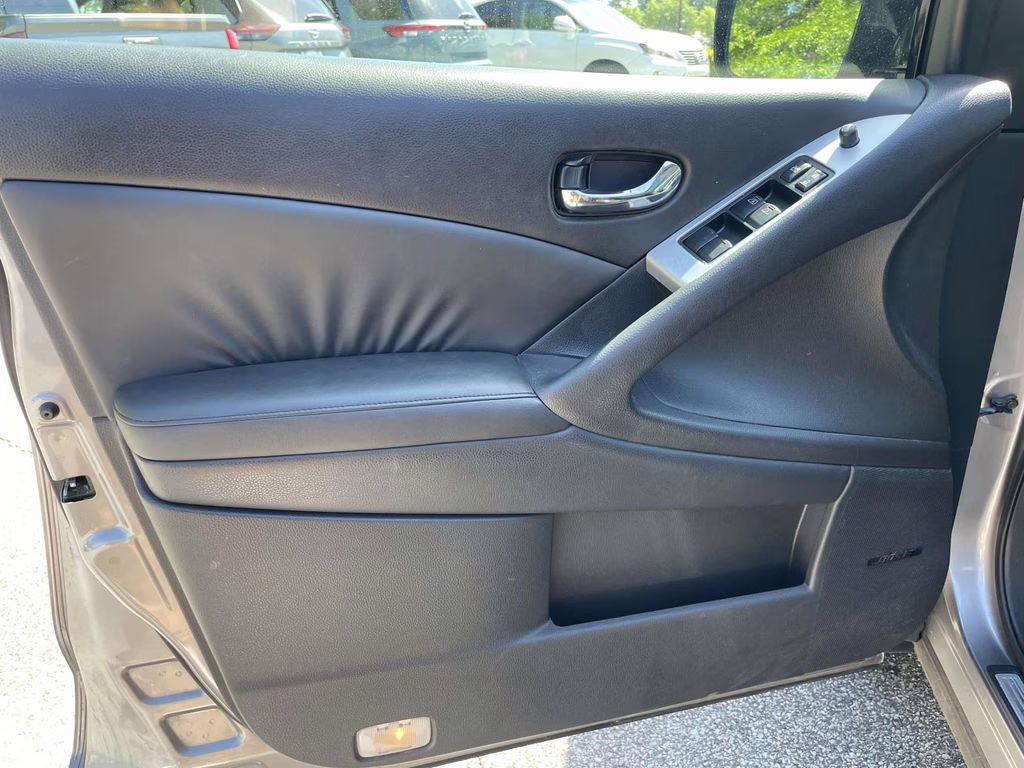 2010 Platinum Graphite Metallic Nissan Murano SL FWD SUV
