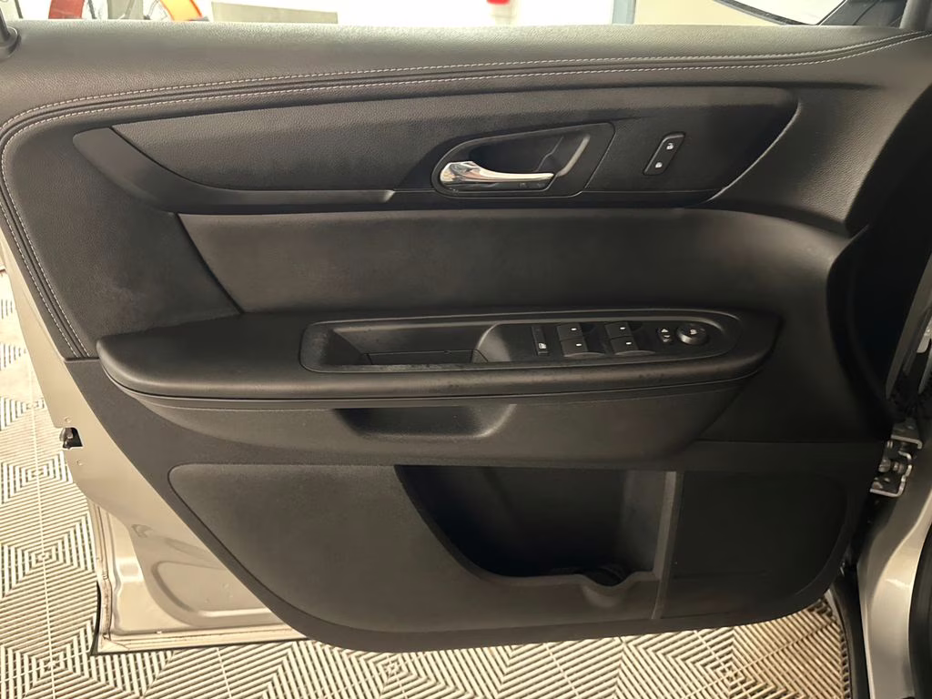 2015 Quicksilver Metallic GMC Acadia SLE-2 FWD SUV