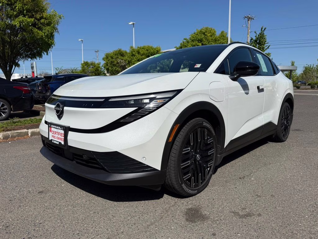 2026 Everest White Pearl Tricoat Nissan LEAF PLATINUM+ FWD SUV