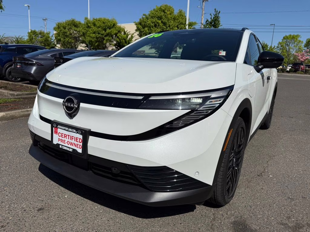 2026 Everest White Pearl Tricoat Nissan LEAF PLATINUM+ FWD SUV