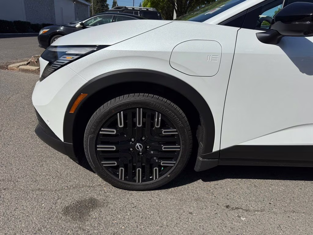 2026 Everest White Pearl Tricoat Nissan LEAF PLATINUM+ FWD SUV