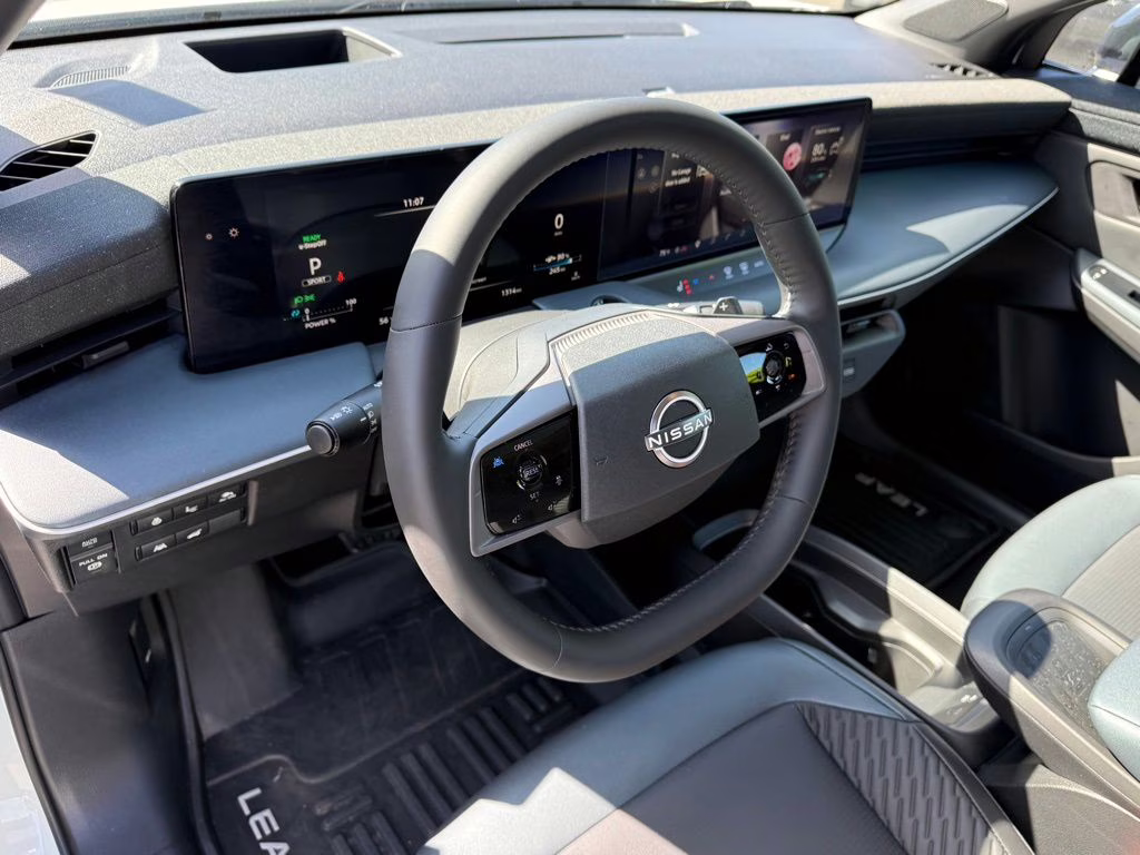 2026 Everest White Pearl Tricoat Nissan LEAF PLATINUM+ FWD SUV