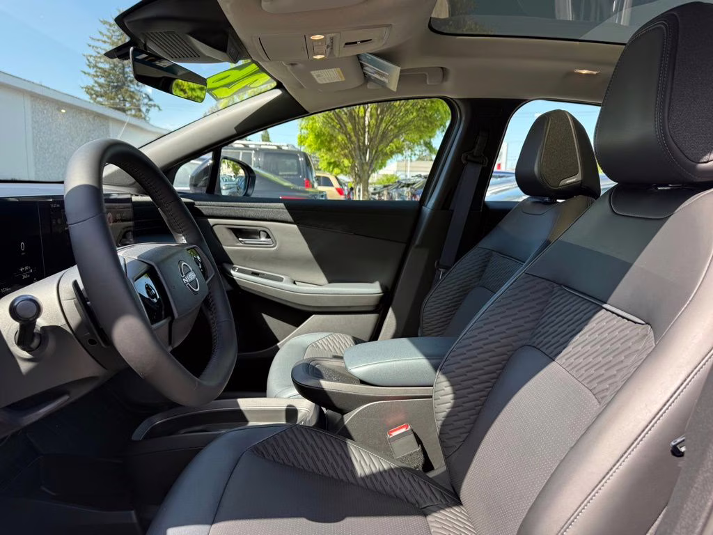 2026 Everest White Pearl Tricoat Nissan LEAF PLATINUM+ FWD SUV