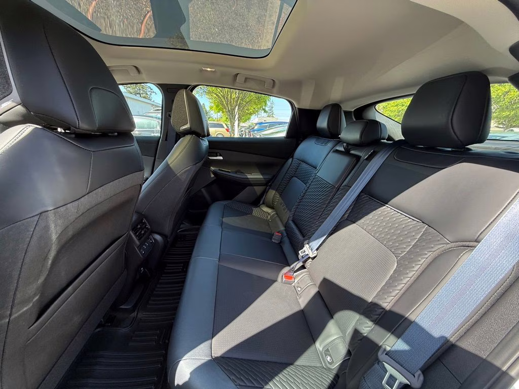 2026 Everest White Pearl Tricoat Nissan LEAF PLATINUM+ FWD SUV