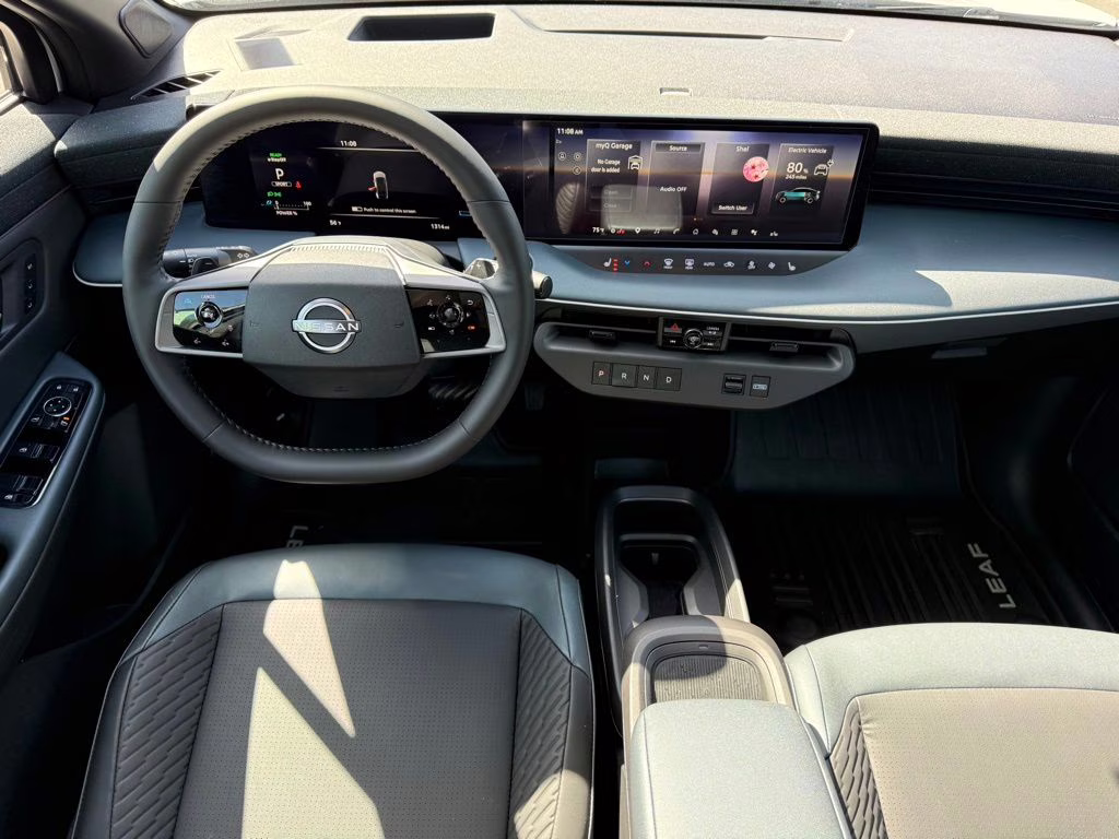 2026 Everest White Pearl Tricoat Nissan LEAF PLATINUM+ FWD SUV