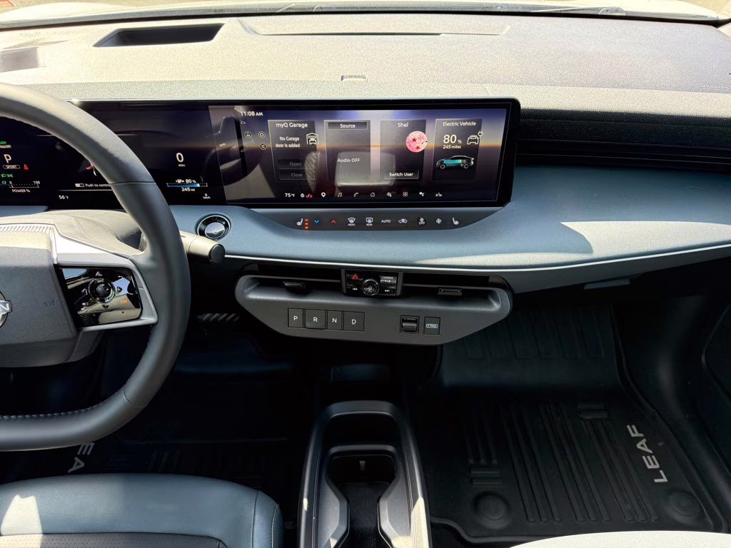 2026 Everest White Pearl Tricoat Nissan LEAF PLATINUM+ FWD SUV