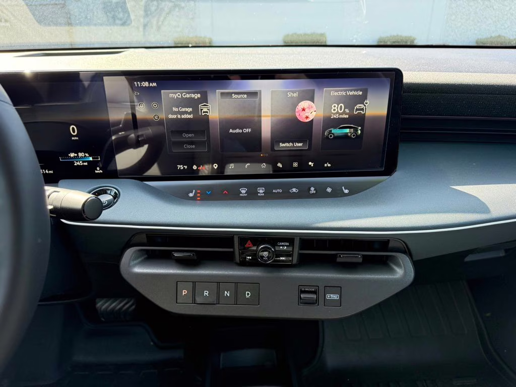 2026 Everest White Pearl Tricoat Nissan LEAF PLATINUM+ FWD SUV