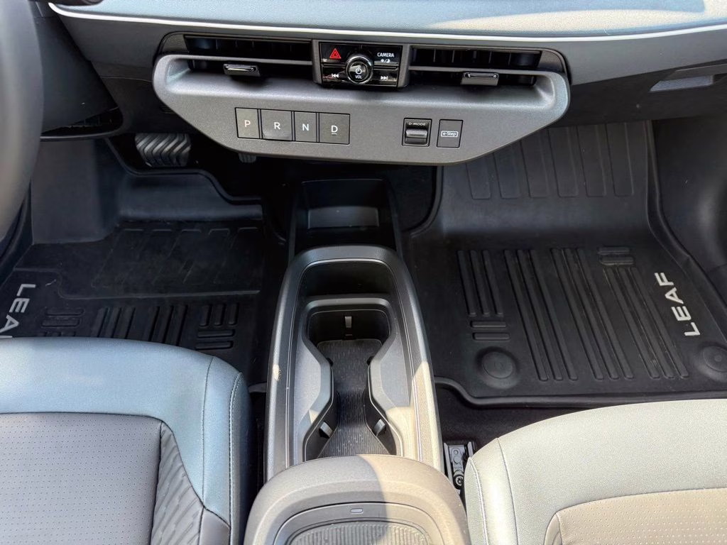 2026 Everest White Pearl Tricoat Nissan LEAF PLATINUM+ FWD SUV