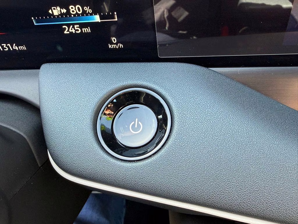 2026 Everest White Pearl Tricoat Nissan LEAF PLATINUM+ FWD SUV