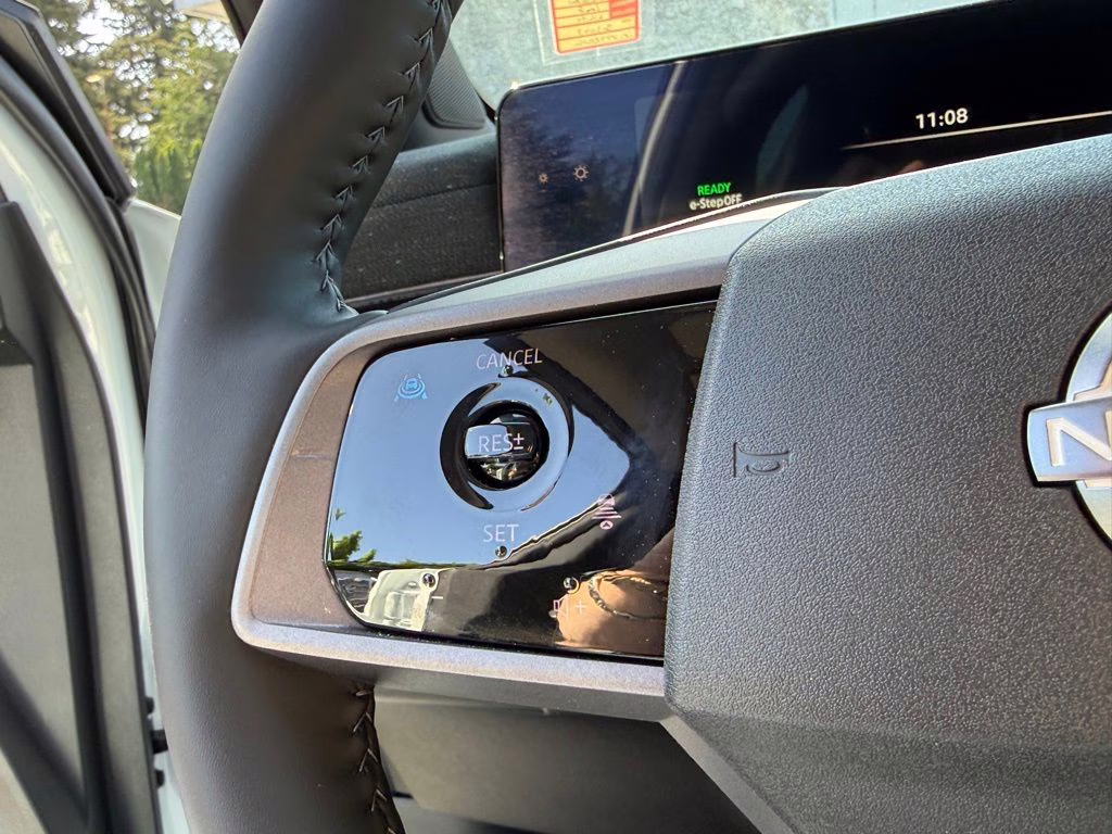 2026 Everest White Pearl Tricoat Nissan LEAF PLATINUM+ FWD SUV