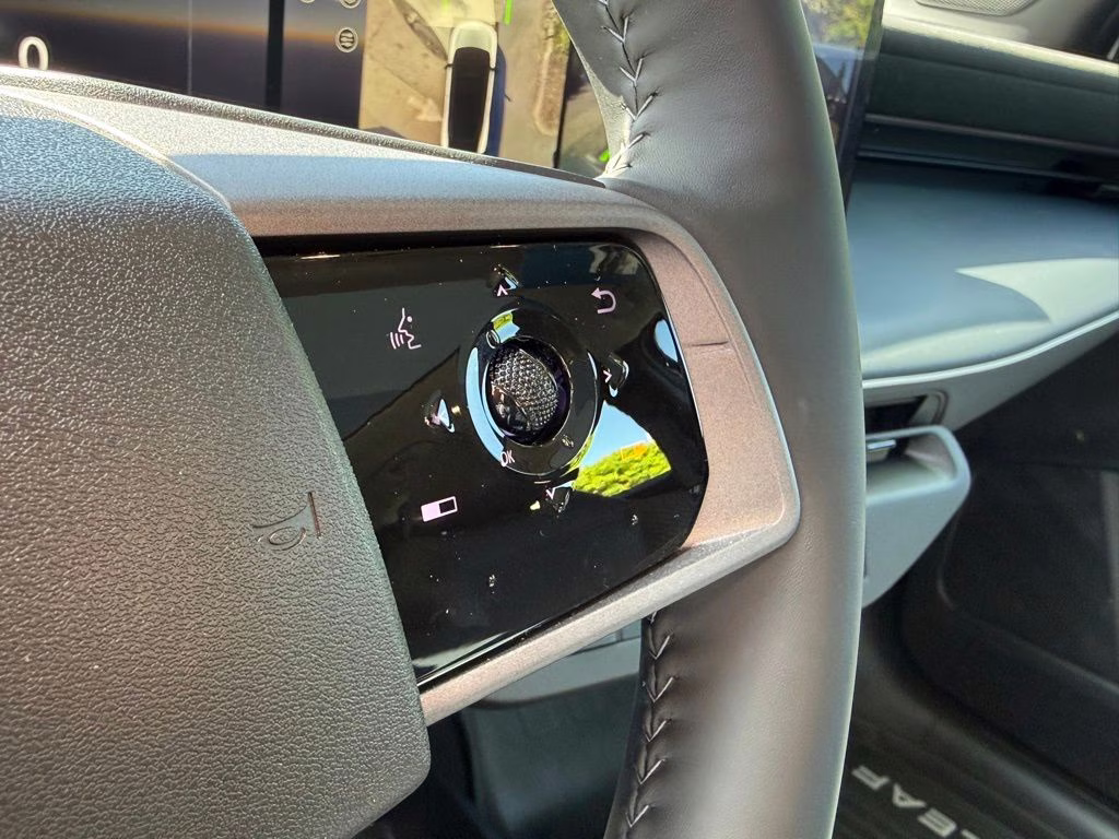 2026 Everest White Pearl Tricoat Nissan LEAF PLATINUM+ FWD SUV