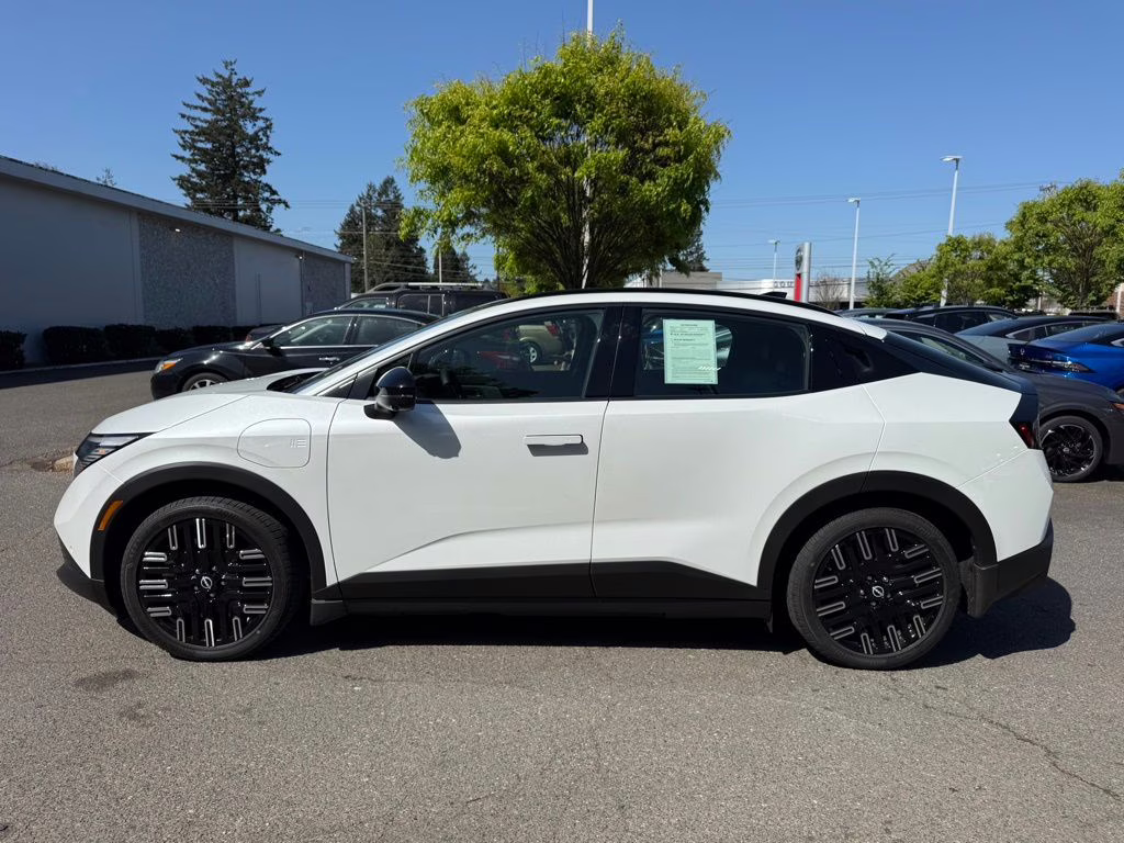 2026 Everest White Pearl Tricoat Nissan LEAF PLATINUM+ FWD SUV