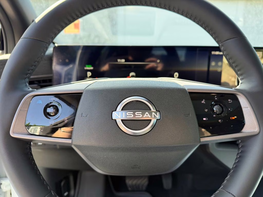 2026 Everest White Pearl Tricoat Nissan LEAF PLATINUM+ FWD SUV