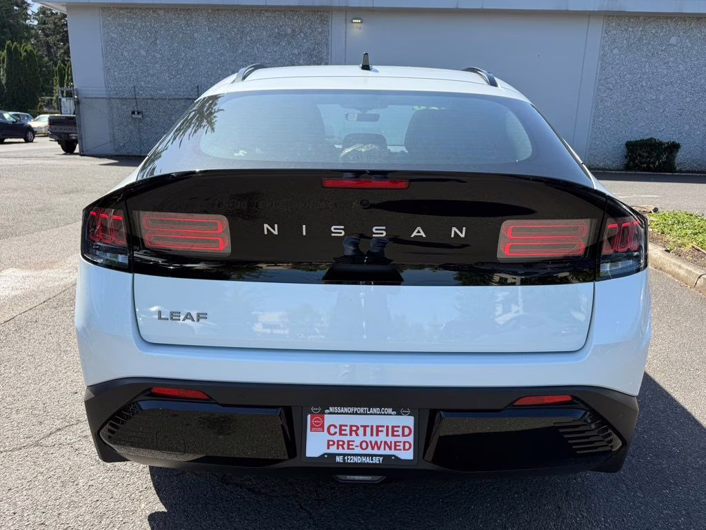 2026 Everest White Pearl Tricoat Nissan LEAF PLATINUM+ FWD SUV