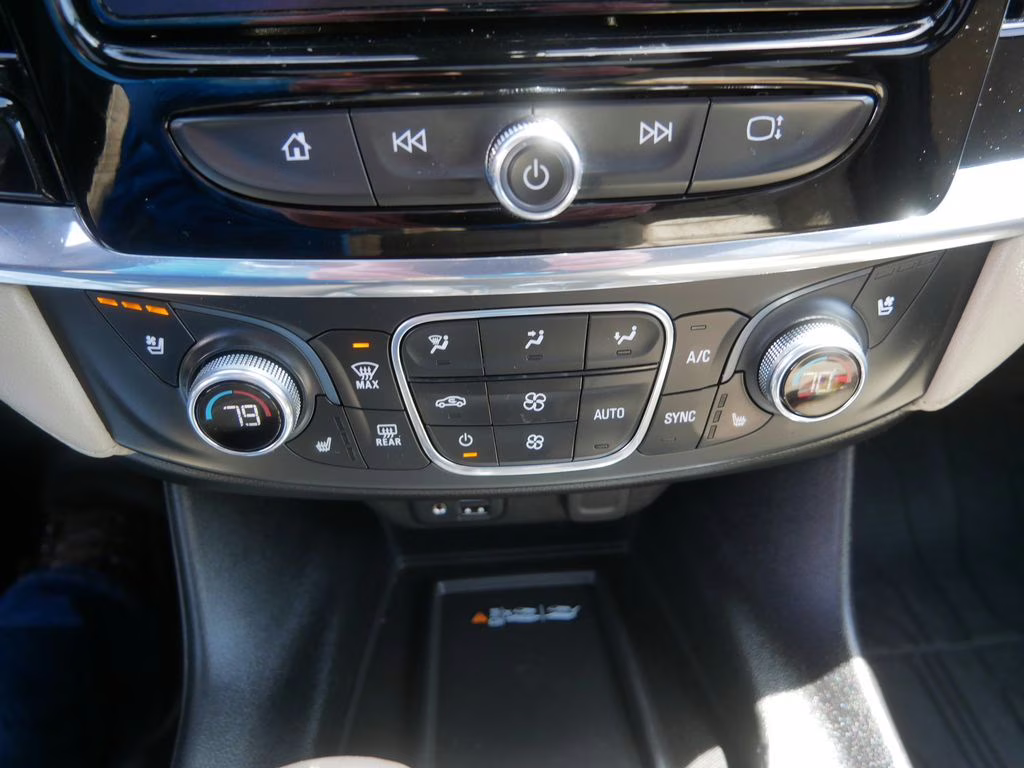2022 Summit White Chevrolet Traverse Premier AWD SUV
