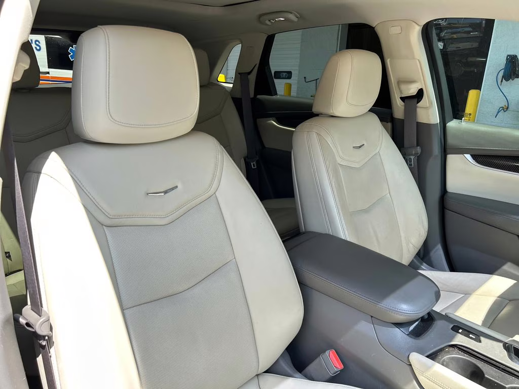 2019 Stellar Black Metallic Cadillac XT5 Premium Luxury FWD SUV