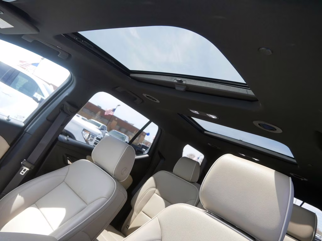 2022 Summit White Chevrolet Traverse Premier AWD SUV