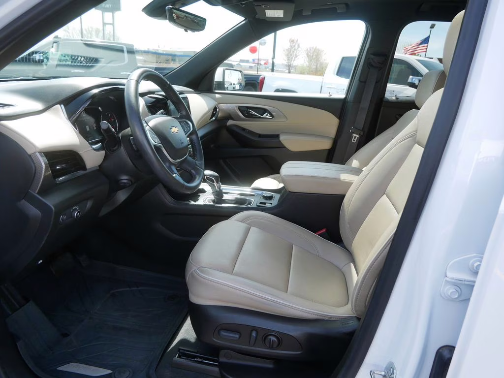 2022 Summit White Chevrolet Traverse Premier AWD SUV