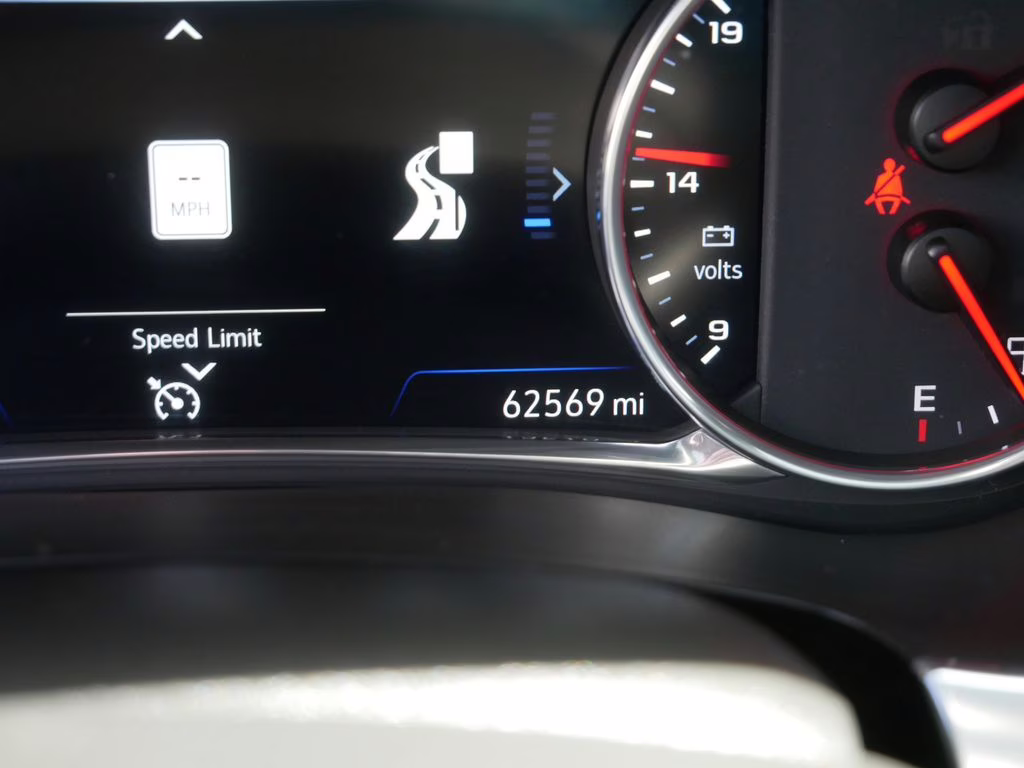 2022 Summit White Chevrolet Traverse Premier AWD SUV