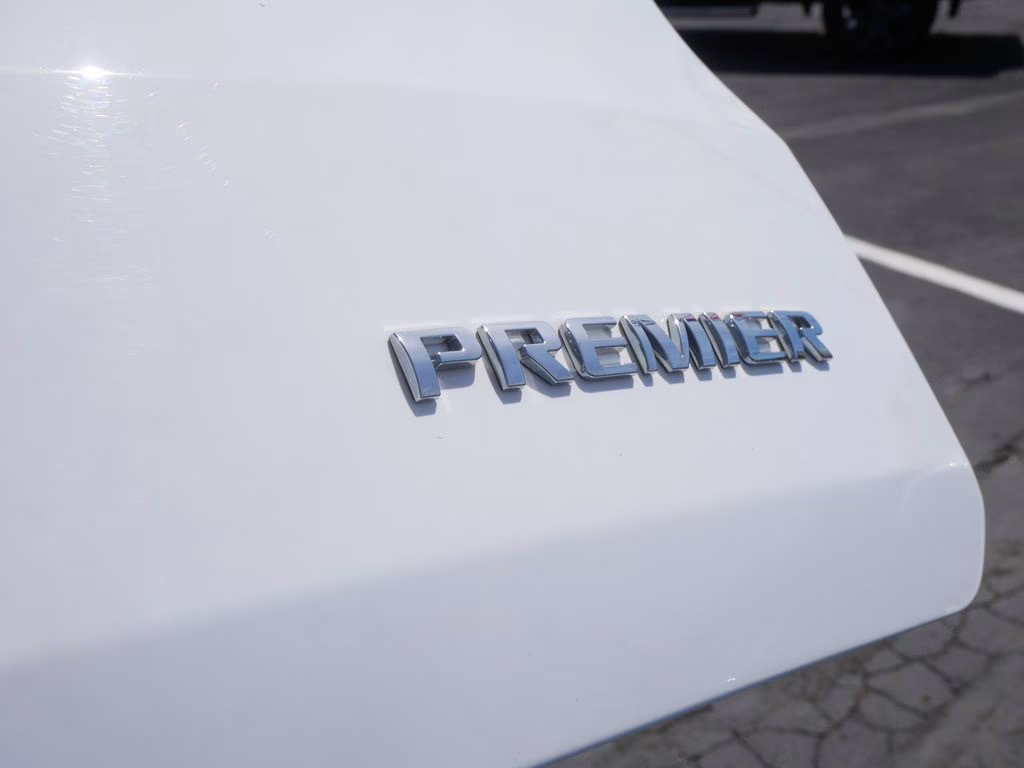 2022 Summit White Chevrolet Traverse Premier AWD SUV