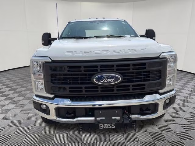 2023 Oxford White Ford Super Duty F-350 SRW XL 4X4 Truck