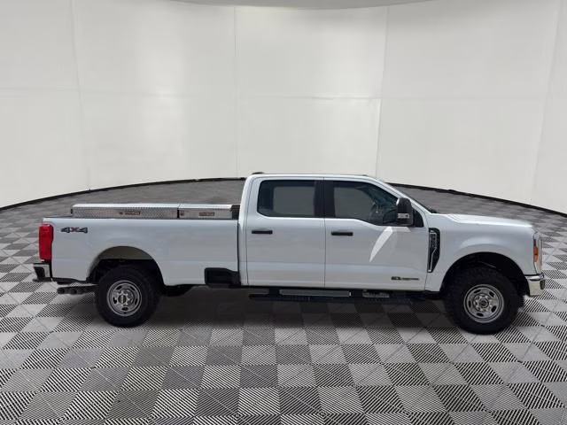 2023 Oxford White Ford Super Duty F-350 SRW XL 4X4 Truck