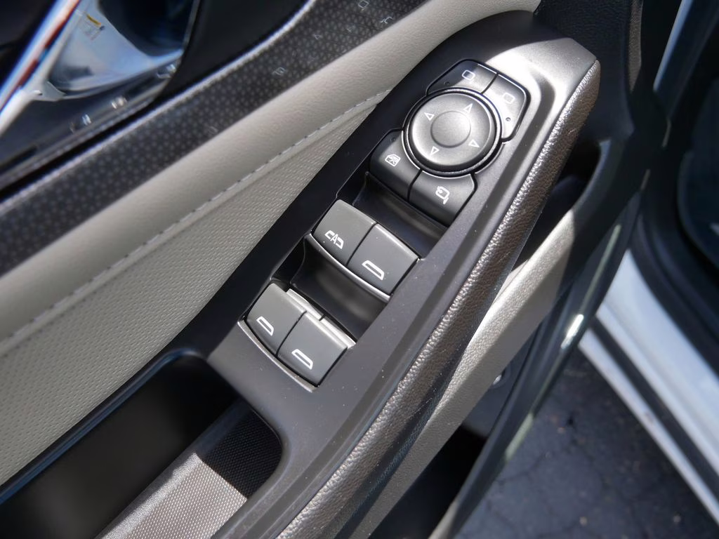 2022 Summit White Chevrolet Traverse Premier AWD SUV