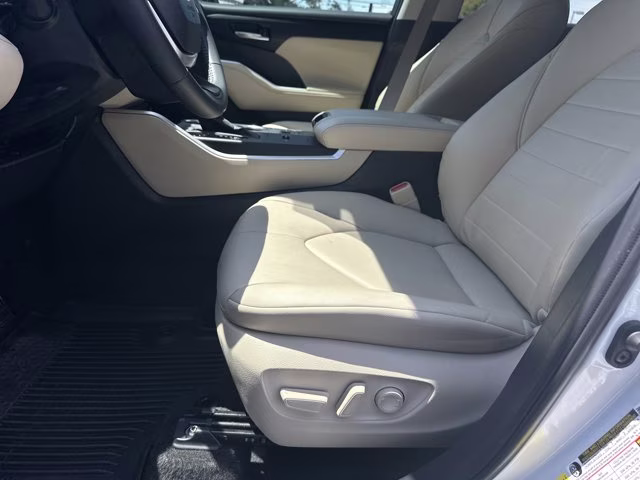 2023 Pearl Toyota Highlander Others FWD SUV