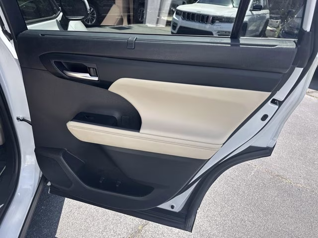2023 Pearl Toyota Highlander Others FWD SUV