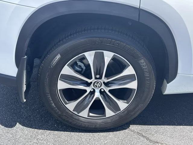 2023 Pearl Toyota Highlander Others FWD SUV