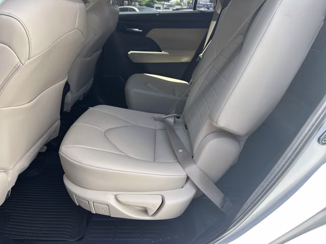2023 Pearl Toyota Highlander Others FWD SUV