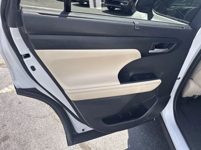 2023 Pearl Toyota Highlander Others FWD SUV