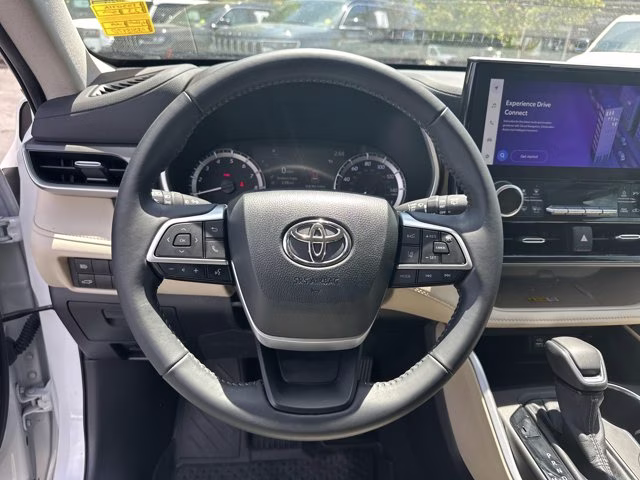 2023 Pearl Toyota Highlander Others FWD SUV