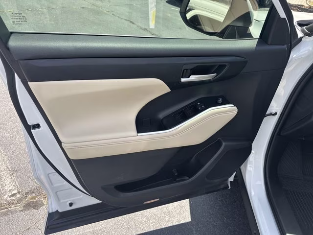 2023 Pearl Toyota Highlander Others FWD SUV