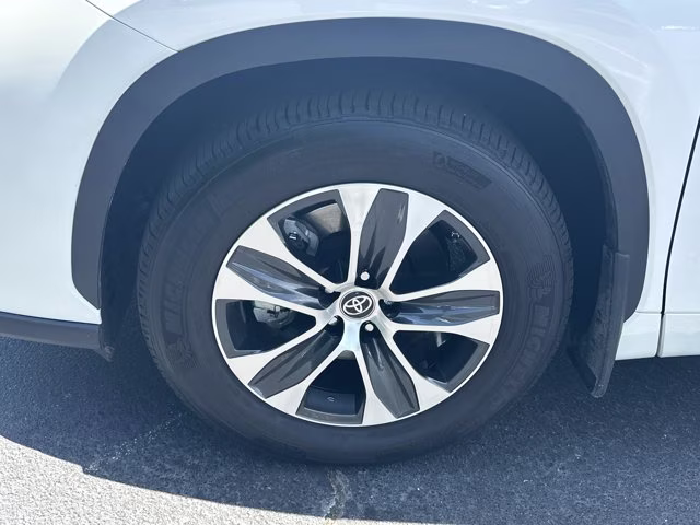 2023 Pearl Toyota Highlander Others FWD SUV