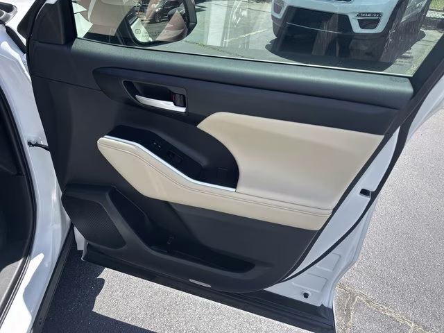 2023 Pearl Toyota Highlander Others FWD SUV